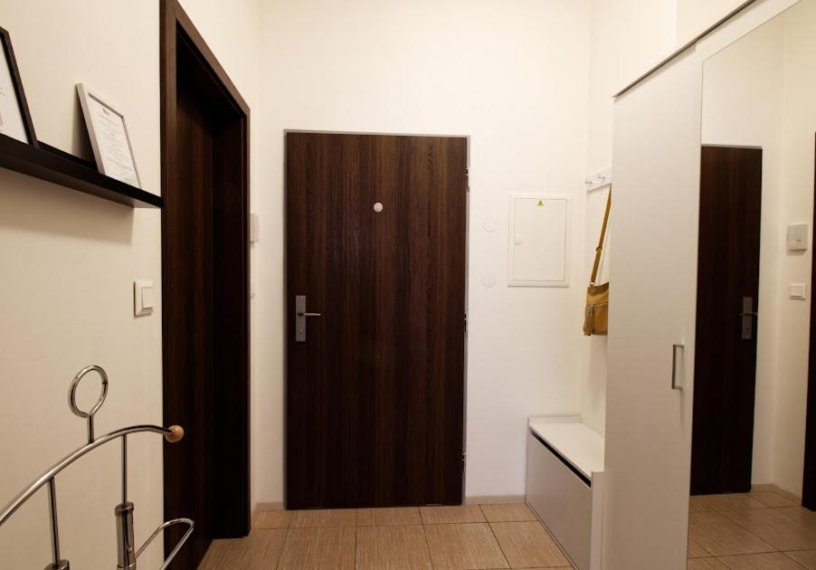 Cosy Studio, 15Min To Old Centre, Self-Check In, Free Wifi, Welcome Drink! Прага Экстерьер фото
