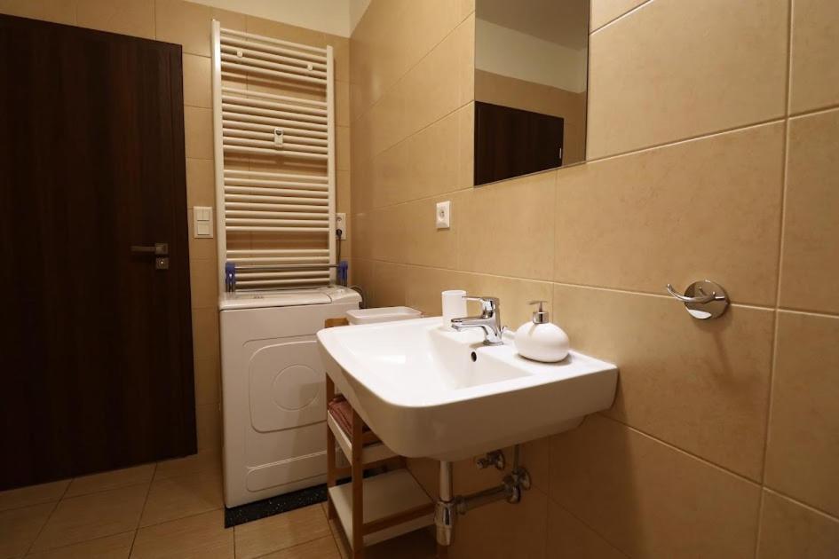 Cosy Studio, 15Min To Old Centre, Self-Check In, Free Wifi, Welcome Drink! Прага Экстерьер фото